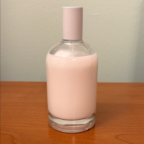 Dedcool Mochi Milk Room & Linen Spray - Cream Scent - Picture 2 of 2
